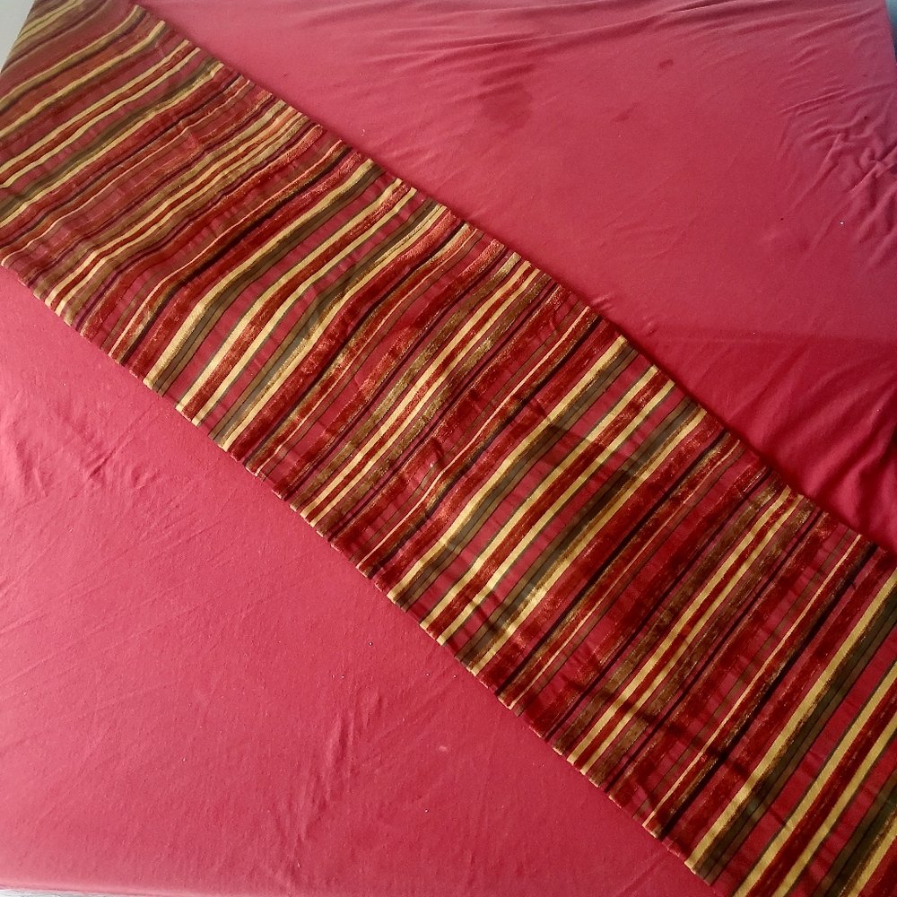 Table Runner - Picture 2 of 5